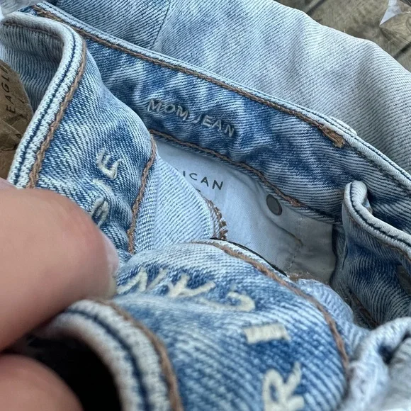 American Eagle Jeans Women’s Size 4 Regular Light Blue High Rise Mom Strigid - Picture 7 of 8